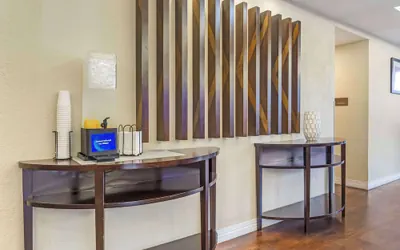 Photo 4 - Comfort Inn & Suites Sea-Tac Airport