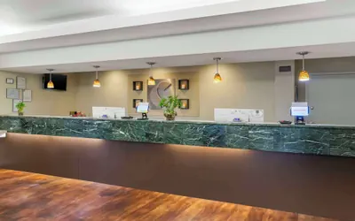 Photo 5 - Comfort Inn & Suites Sea-Tac Airport