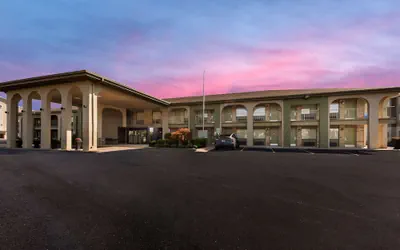 Photo 2 - Best Western Executive Inn