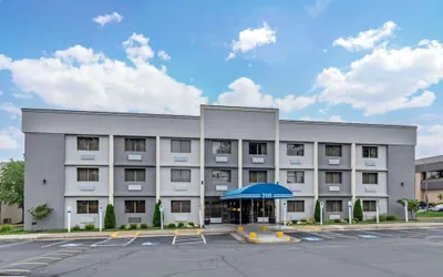Photo 2 - Comfort Inn Herndon - Reston