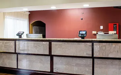 Photo 4 - Red Roof Inn & Suites Middletown - Franklin