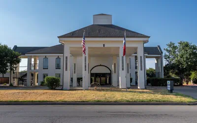 Photo 2 - Days Inn by Wyndham Granbury