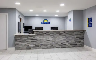 Photo 3 - Days Inn by Wyndham Granbury