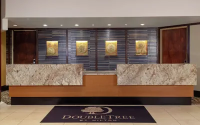 Photo 3 - DoubleTree by Hilton Kansas City - Overland Park