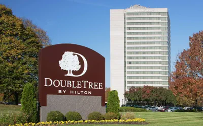 Photo 2 - DoubleTree by Hilton Kansas City - Overland Park