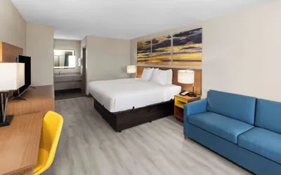 Photo 2 - Days Inn & Suites by Wyndham Vicksburg