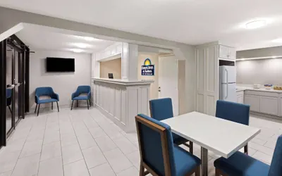 Photo 4 - Days Inn & Suites by Wyndham Vicksburg