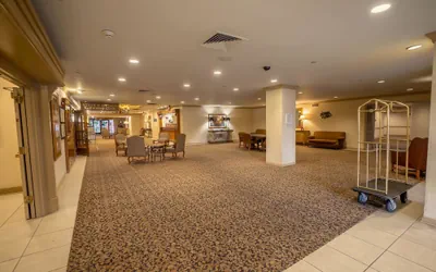 Photo 4 - Piccadilly Inn Airport