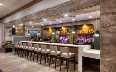 Photo 3 - DoubleTree by Hilton Tulsa - Warren Place