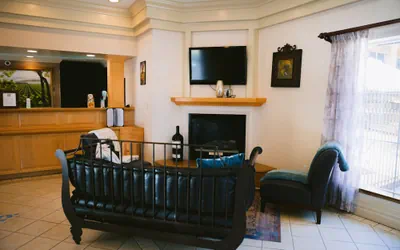 Photo 4 - Napa Valley Hotel & Suites