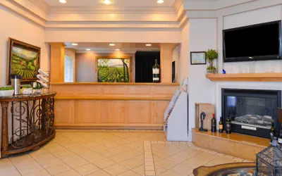 Photo 3 - Napa Valley Hotel & Suites