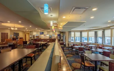 Holiday Inn Express Hotel & Suites Pittsburgh Airport by IHG