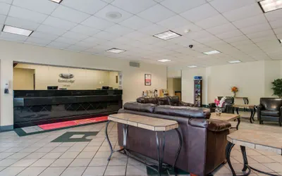Photo 5 - Econo Lodge Inn & Suites Chambersburg Central
