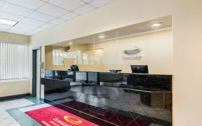 Photo 3 - Econo Lodge Inn & Suites Chambersburg Central