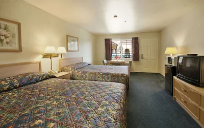 Photo 4 - Days Inn by Wyndham Riverside Tyler Mall