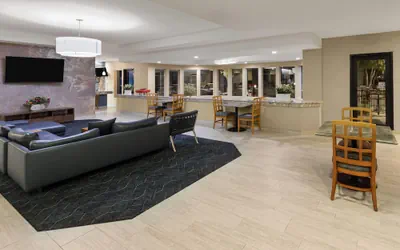 Photo 4 - Endeavor Inn & Suites, Trademark Collection by Wyndham