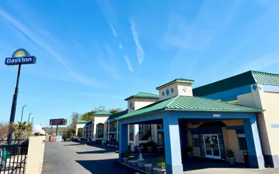 Photo 2 - Days Inn by Wyndham Greenville