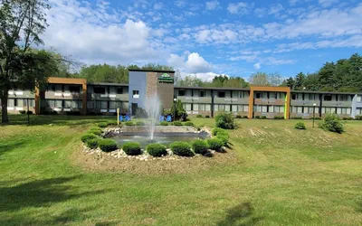 Photo 2 - Wingate by Wyndham Lake George