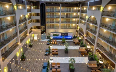 Photo 4 - Embassy Suites by Hilton Seattle Bellevue