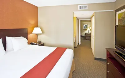 Photo 5 - Holiday Inn Express Clearwater East - Icot Center by IHG