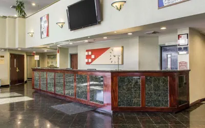 Photo 3 - Clarion Hotel & Conference Center Ronkonkoma MacArthur Airport
