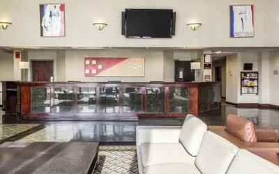 Photo 4 - Clarion Hotel & Conference Center Ronkonkoma MacArthur Airport