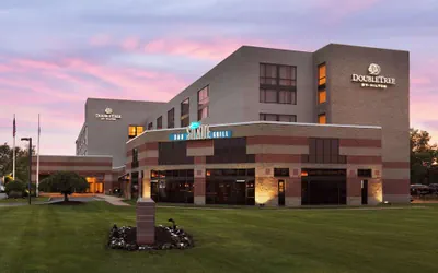 Photo 2 - DoubleTree by Hilton Hartford - Bradley Airport