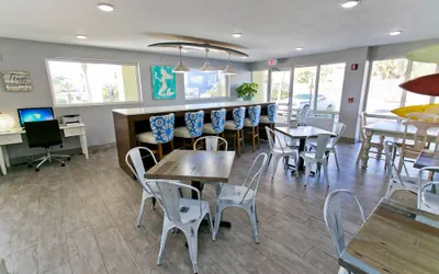 Photo 3 - Surf & Sand Hotel