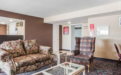 Photo 4 - Econo Lodge Jefferson City