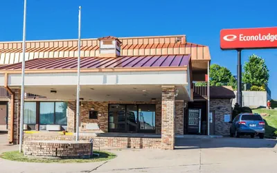 Photo 2 - Econo Lodge Jefferson City