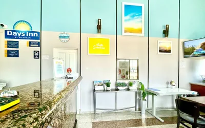 Photo 5 - Days Inn by Wyndham Los Angeles LAX Airport/Stadium Area
