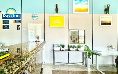 Photo 4 - Days Inn by Wyndham Los Angeles LAX Airport/Stadium Area