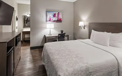 Photo 2 - SureStay Hotel by Best Western Findlay