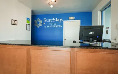 Photo 3 - SureStay Hotel by Best Western Findlay