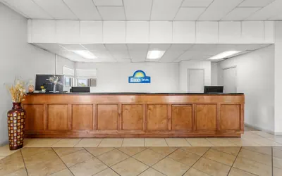 Photo 5 - Days Inn by Wyndham Huntington
