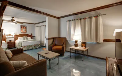 Photo 5 - Caliente Tropics Hotel