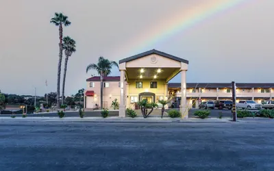 Photo 4 - Aloha Inn