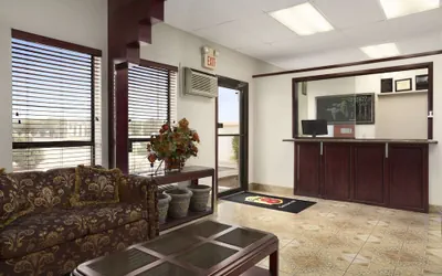 Photo 3 - Super 8 by Wyndham Carlsbad
