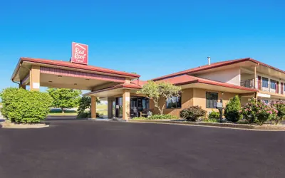 Photo 2 - Red Roof Inn Shelbyville