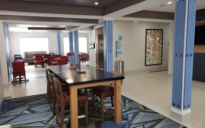 Photo 2 - Holiday Inn Express Arlington by IHG