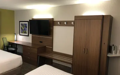 Photo 4 - Holiday Inn Express Arlington by IHG