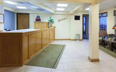 Photo 3 - Days Inn by Wyndham Shawnee