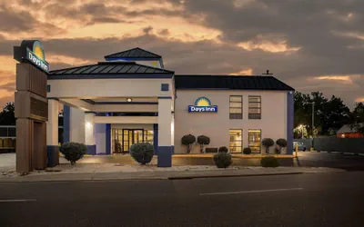 Photo 2 - Days Inn by Wyndham Salem