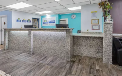 Photo 4 - Days Inn by Wyndham Livonia/Canton/Detroit