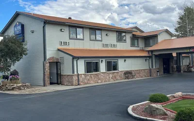 Alpine Inn & Suites