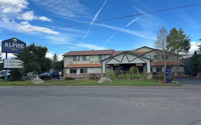 Photo 2 - Alpine Inn & Suites