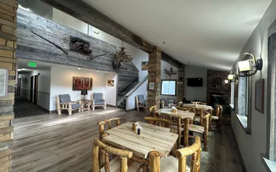 Photo 4 - Alpine Inn & Suites