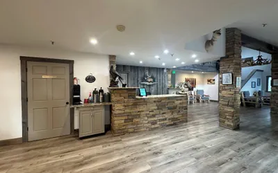 Photo 5 - Alpine Inn & Suites