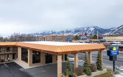 Photo 2 - Days Inn & Suites by Wyndham Logan