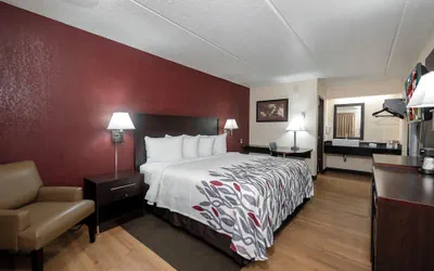 Photo 5 - Red Roof Inn Champaign - University